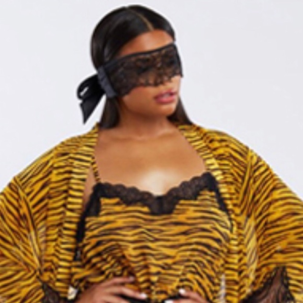 🔥NWT Savage X Fenty 🔥Tie Back Facemask 🥰